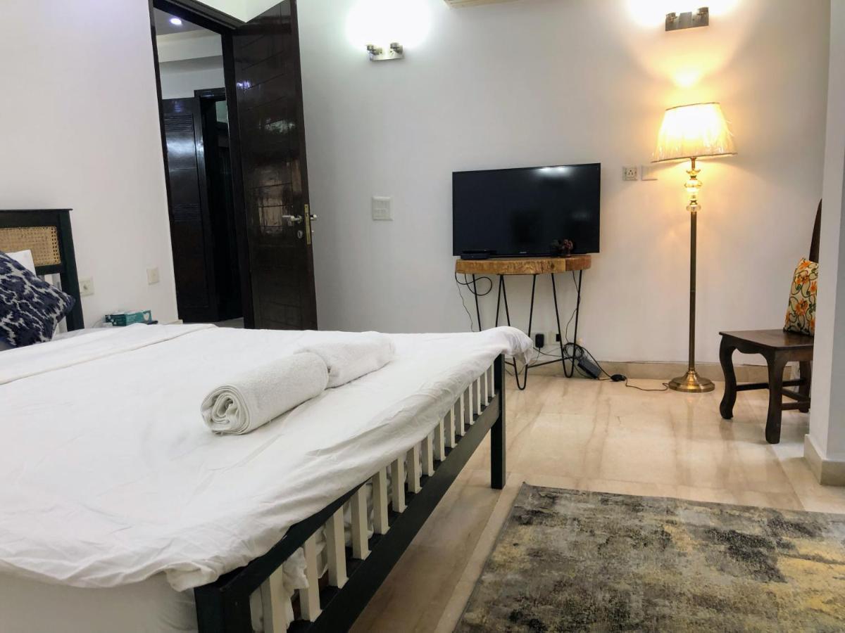 อวตาร ลิฟวิ่ง แอท ซัฟดาร์จุง เอนเคลฟ Bed & Breakfast นิวเดลี ภายนอก รูปภาพ