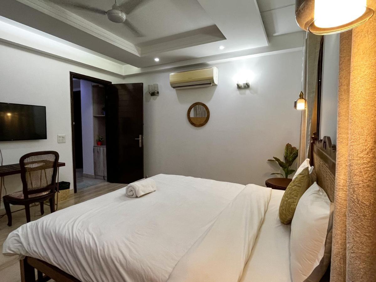 อวตาร ลิฟวิ่ง แอท ซัฟดาร์จุง เอนเคลฟ Bed & Breakfast นิวเดลี ภายนอก รูปภาพ